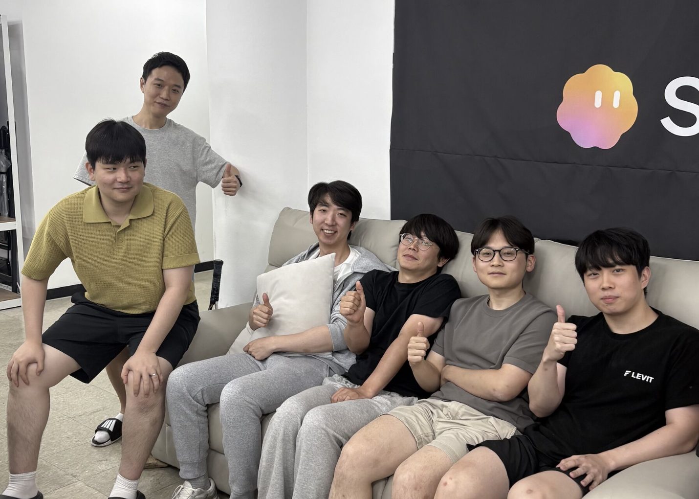 레브잇 팀 단체 사진